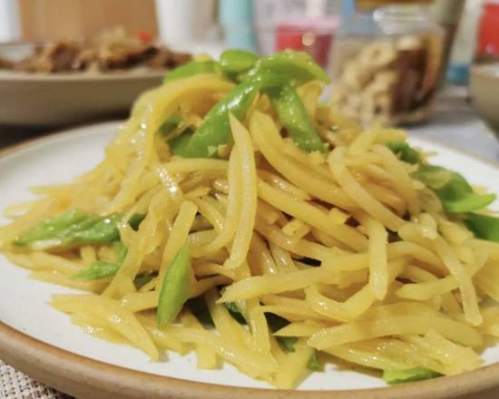 尖椒土豆丝patate aux piments verts, spicy potatoes with green peppers